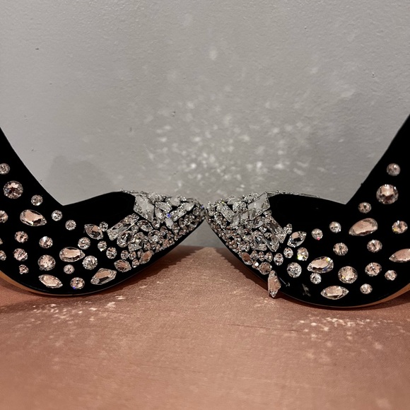 Alexander McQueens Black Suede Crystal Embroidered Pumps Size 37.5 - Picture 6 of 10